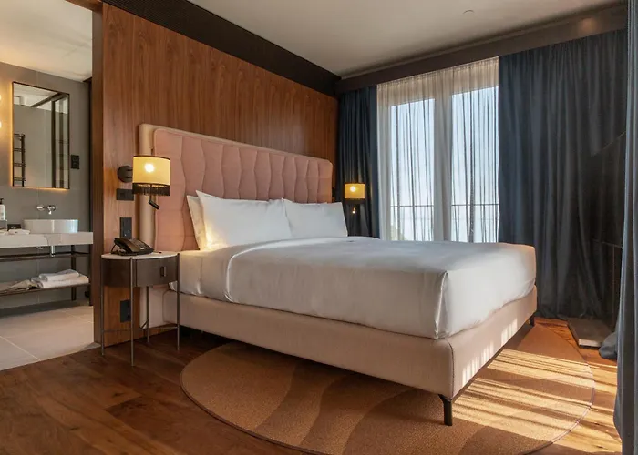 ホテル Keight Opatija, Curio Collection By Hilton